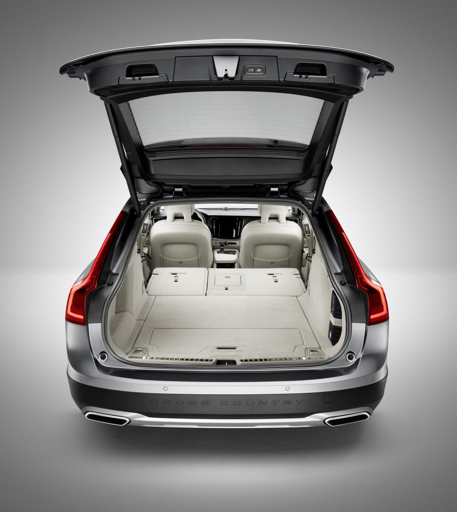Багажник Volvo V90 T6 Cross Country 2016 года  (фото 43 из 104)